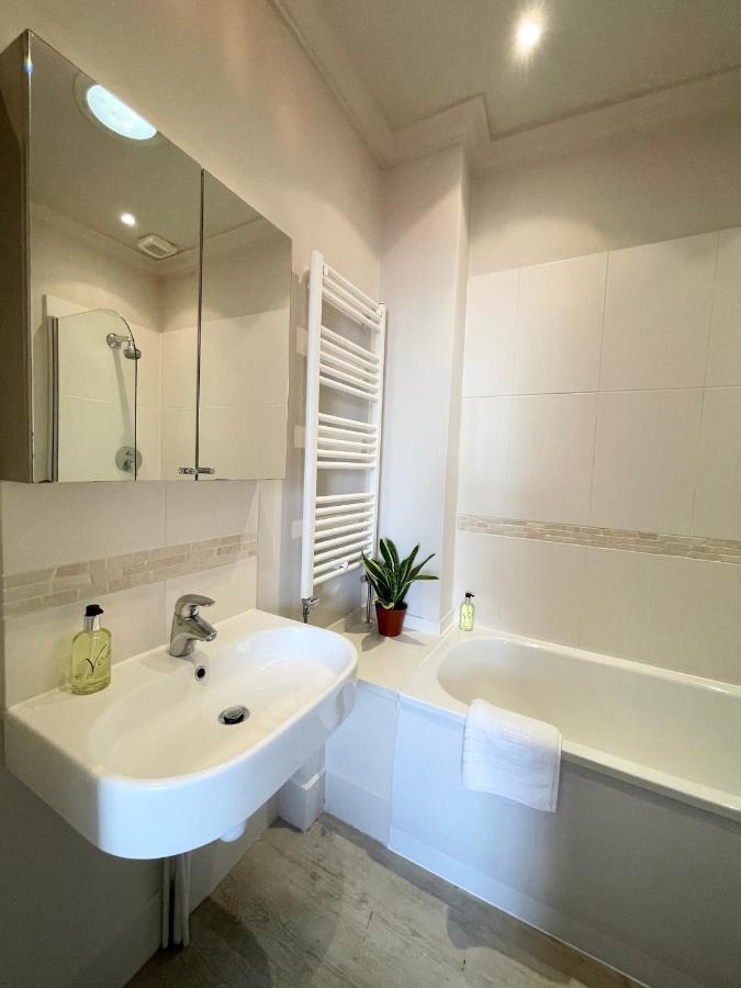 Victoria Maisonette Apartment لندن المظهر الخارجي الصورة