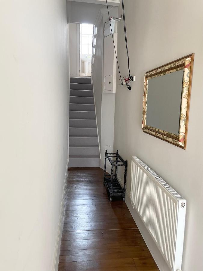 Victoria Maisonette Apartment لندن المظهر الخارجي الصورة