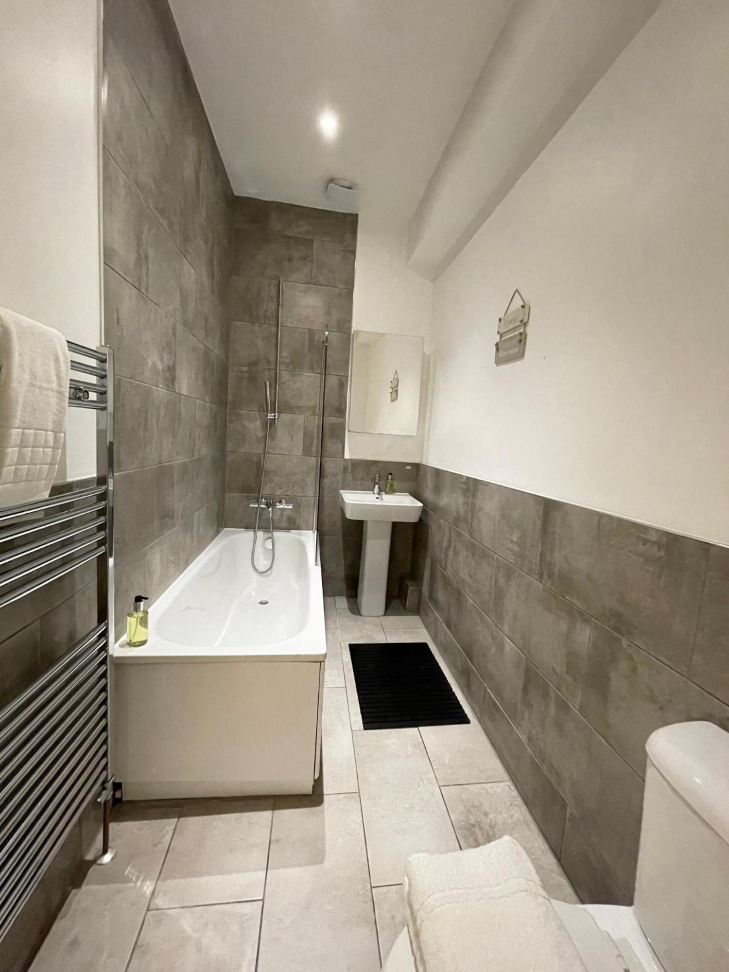 Victoria Maisonette Apartment لندن المظهر الخارجي الصورة